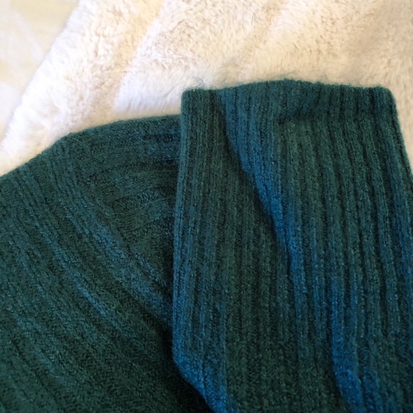 NEW OLD NAVY Dark Green sweater | Medium | - Picture 3 of 3